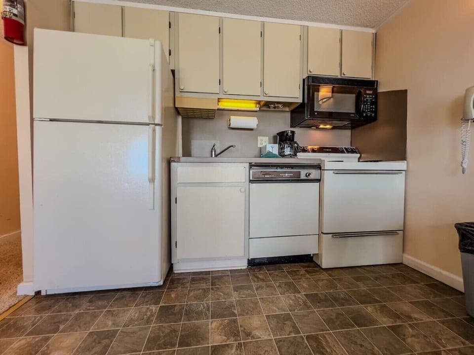 Fully-equipped kitchen