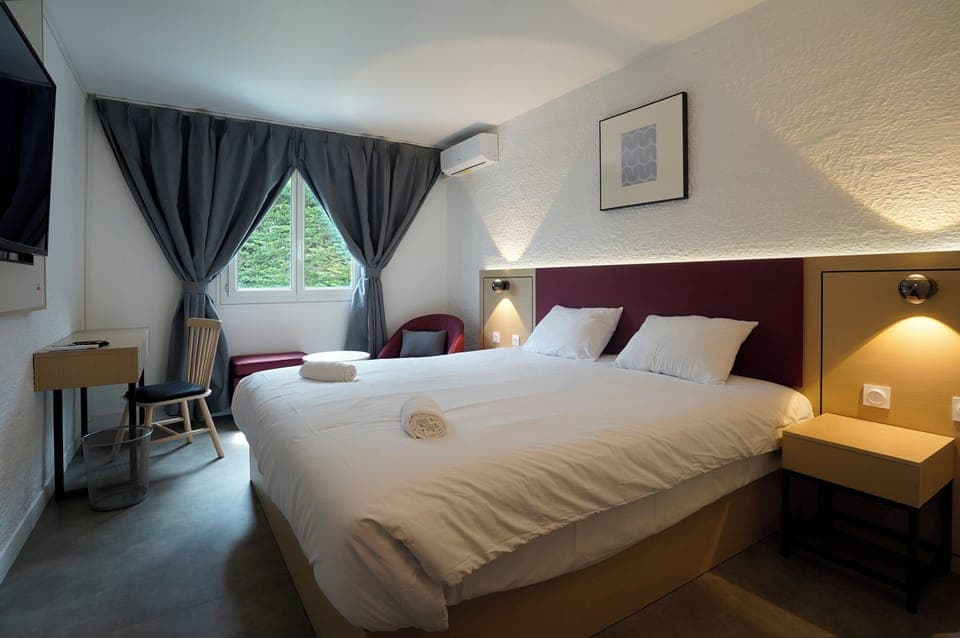 Comfort Double Room | Individually furnished, desk, blackout drapes, free cribs/infant beds