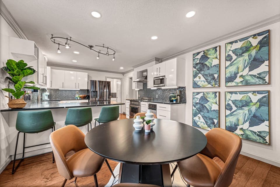 You will find even more seating in the breakfast nook and countertop dining.