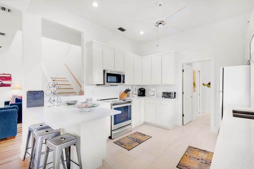 House, Multiple Beds (Inlet Rose) | Private kitchen | Oven, toaster