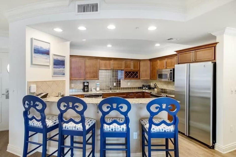 Condo, Multiple Beds (Emerald Grande W729) | Private kitchen | Oven, toaster