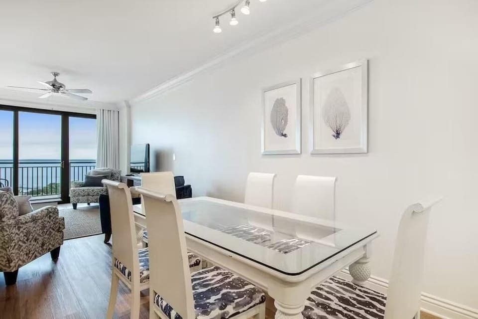 Condo, Multiple Beds (Emerald Grande W729) | Dining