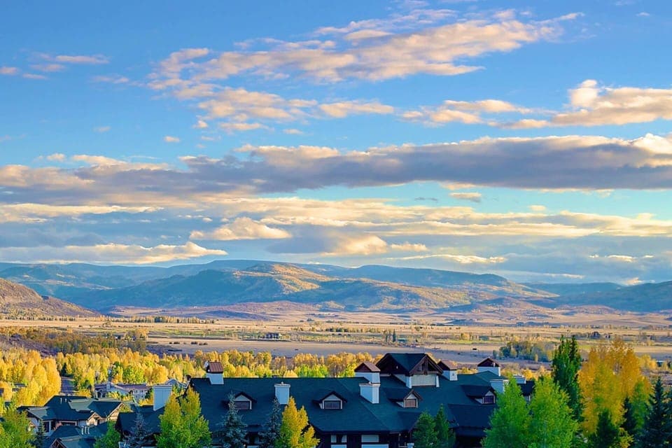 Comfort and charm with a front-row seat to nature’s beauty.