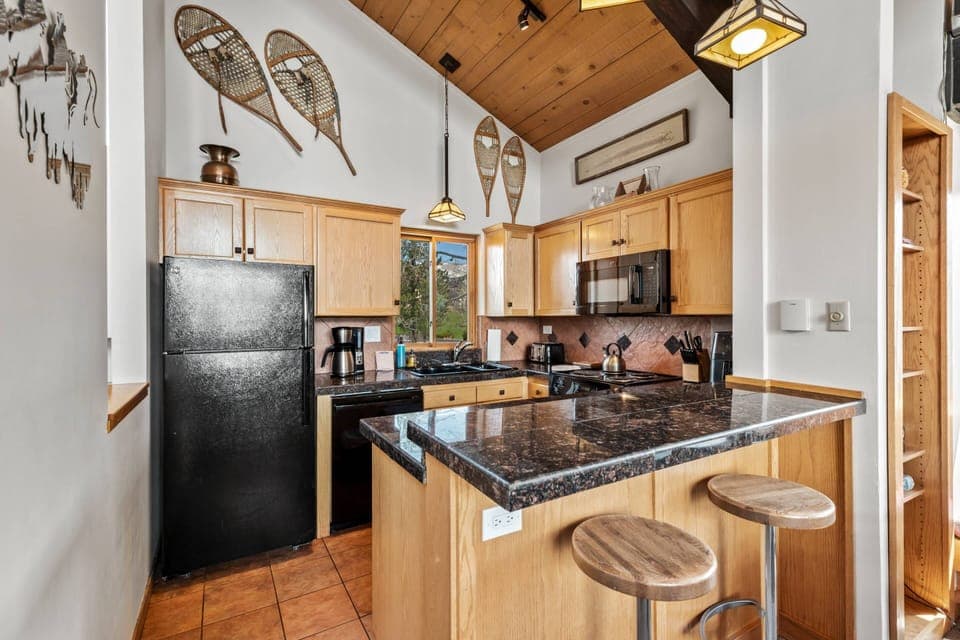 Modern kitchen with everything you need to prepare delicious dishes.