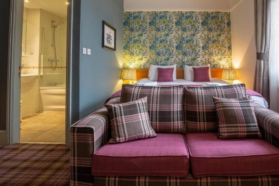 Double Room | Desk, free WiFi, bed sheets