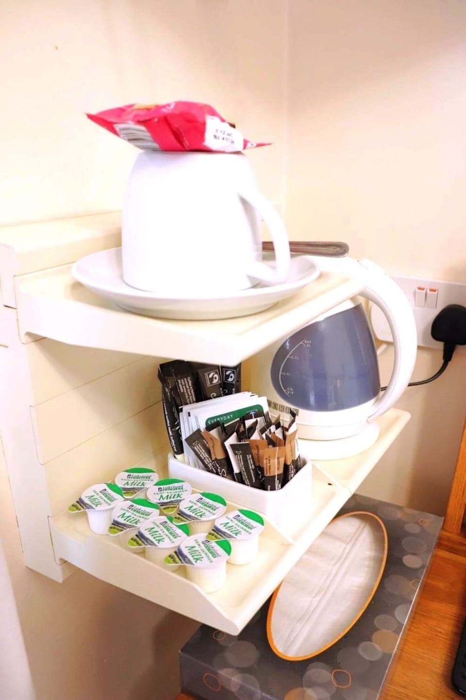 Single Room, Shared Bathroom | Food and drink