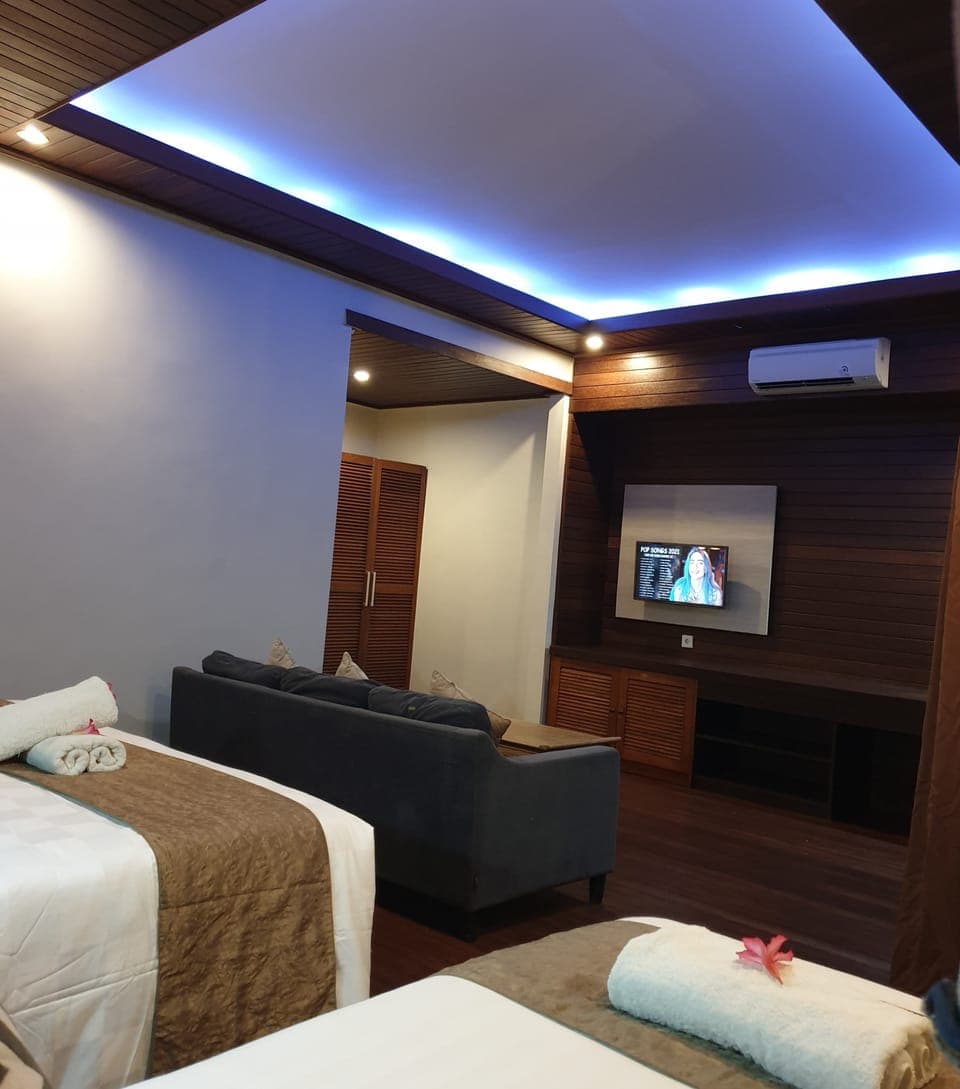 Family Room | Minibar, desk, soundproofing, free WiFi