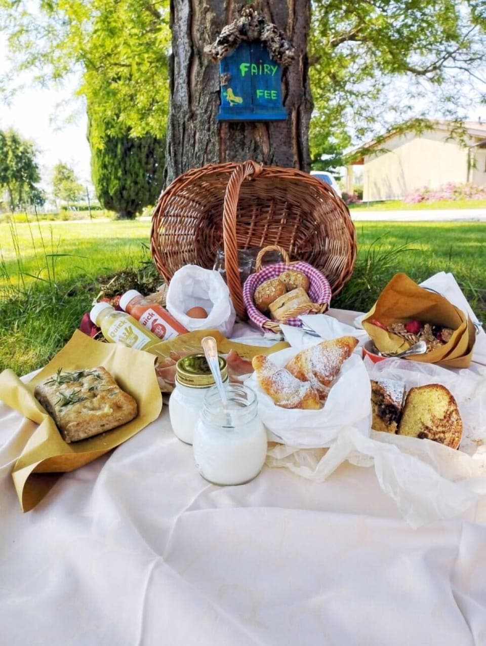 Daily cooked-to-order breakfast (EUR 30 per person)