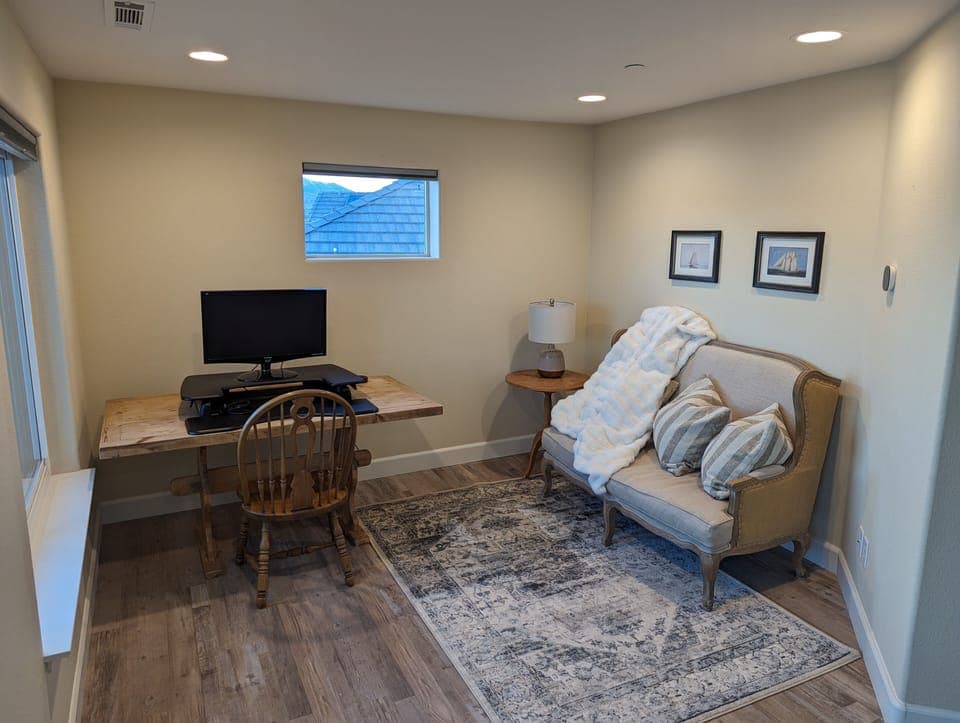 Master bedroom - workspace