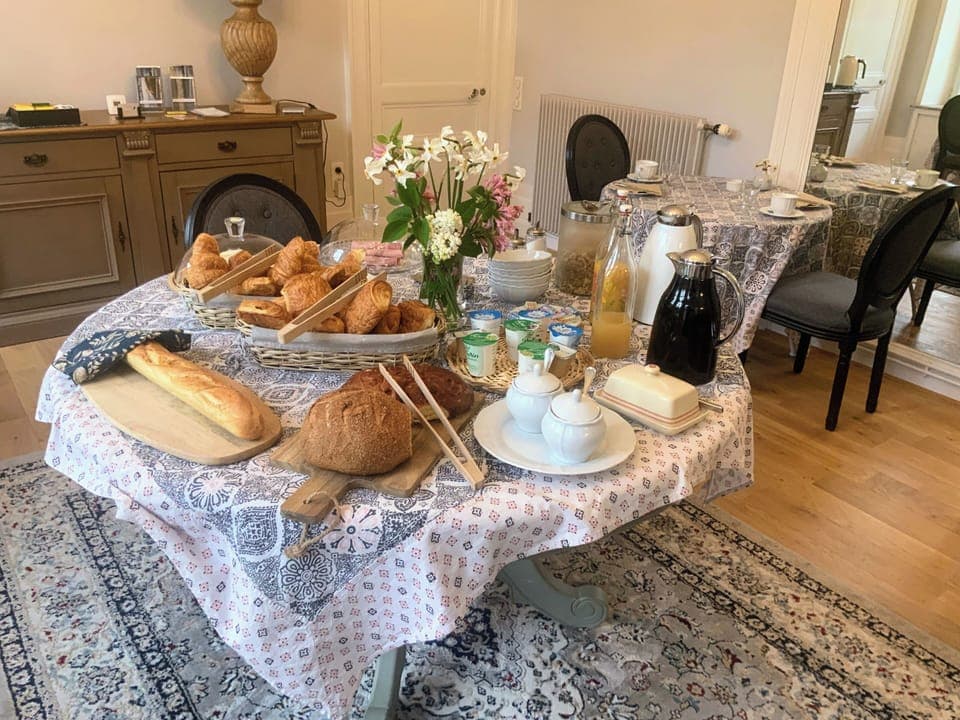 Free daily continental breakfast