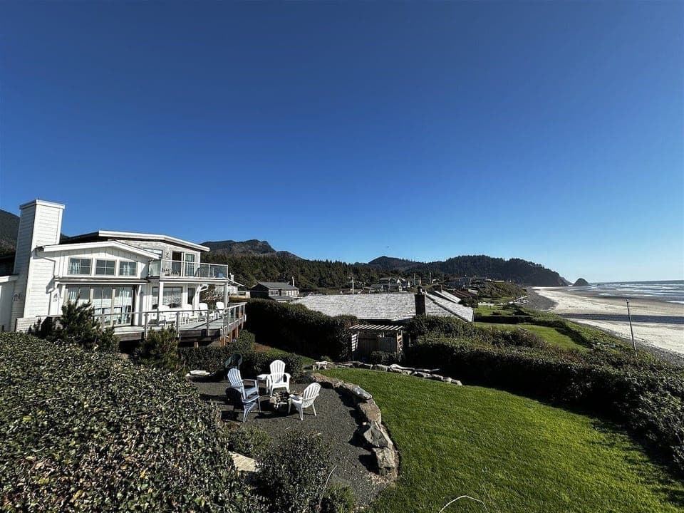 Spectacular Ocean Vistas at Whaletopia