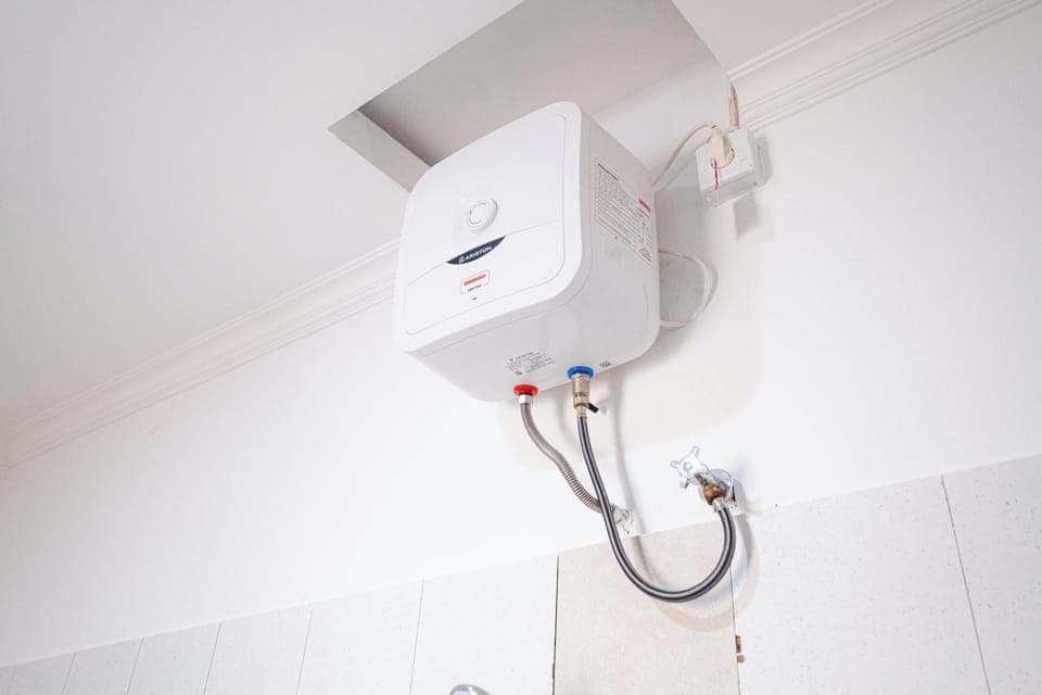 Deluxe Double Room | Bathroom | Shower, rainfall showerhead, free toiletries, towels