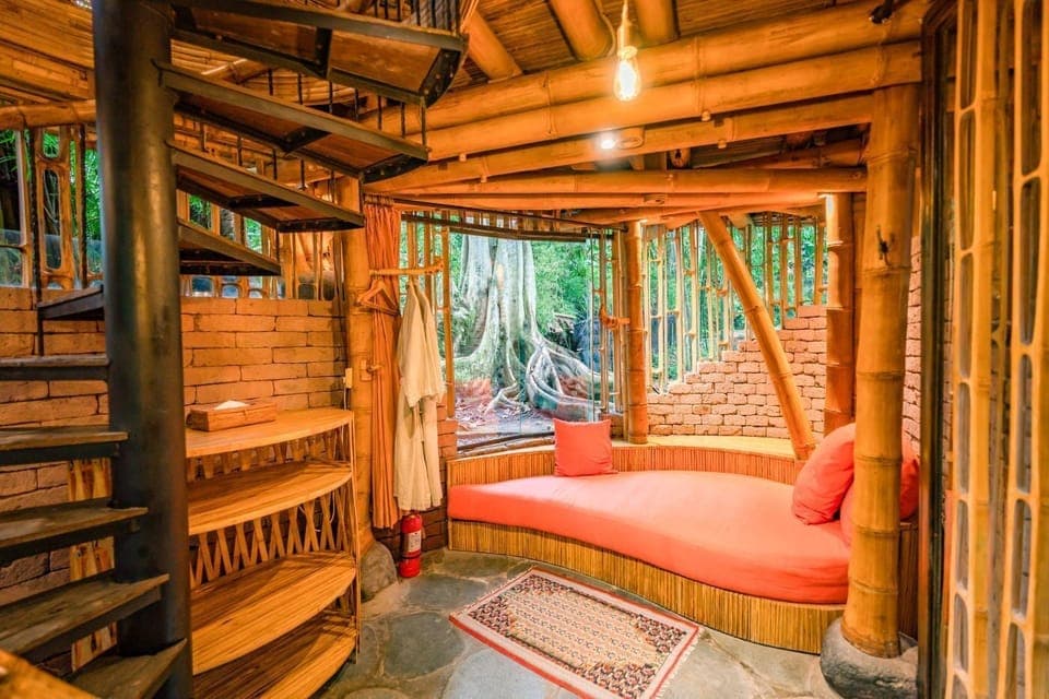 Riverbend House - Two Bedrooms Suite River Side | Bathroom | Free toiletries, hair dryer, bathrobes, slippers