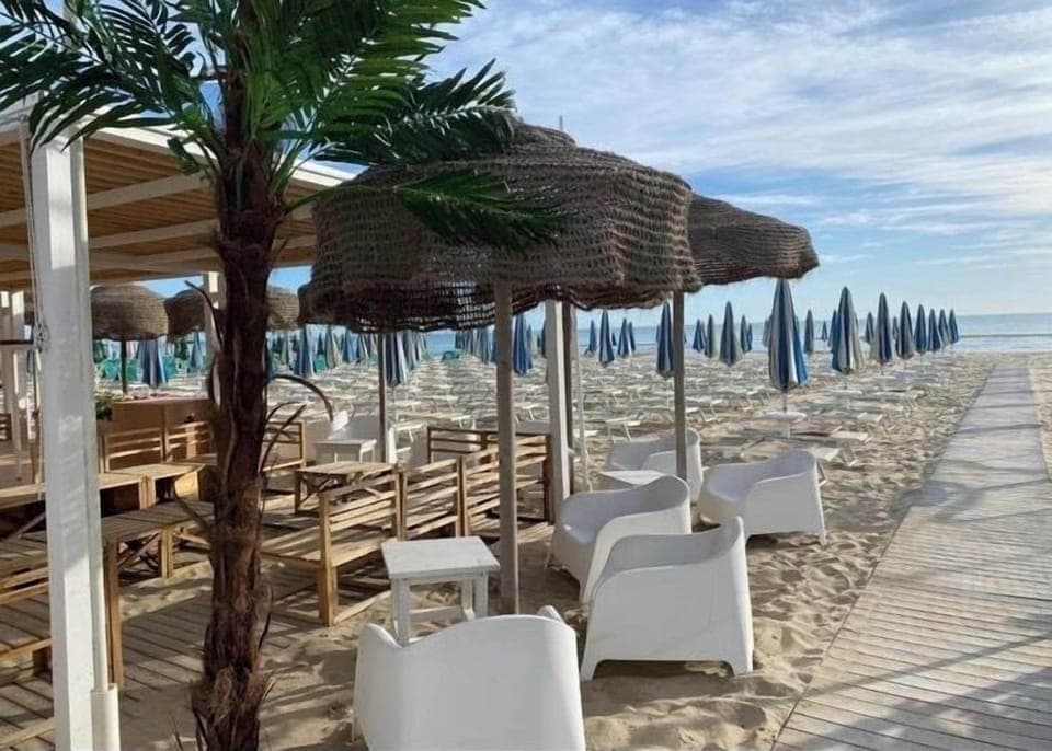 Private beach nearby, white sand, sun loungers, beach umbrellas