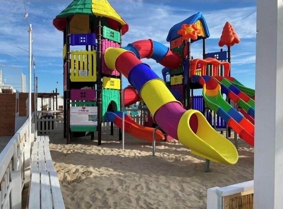 Private beach nearby, white sand, sun loungers, beach umbrellas