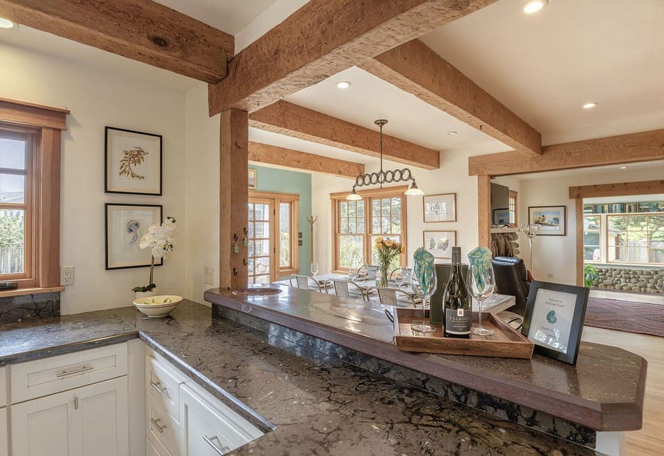 Fully Equipped Gourmet Kitchen