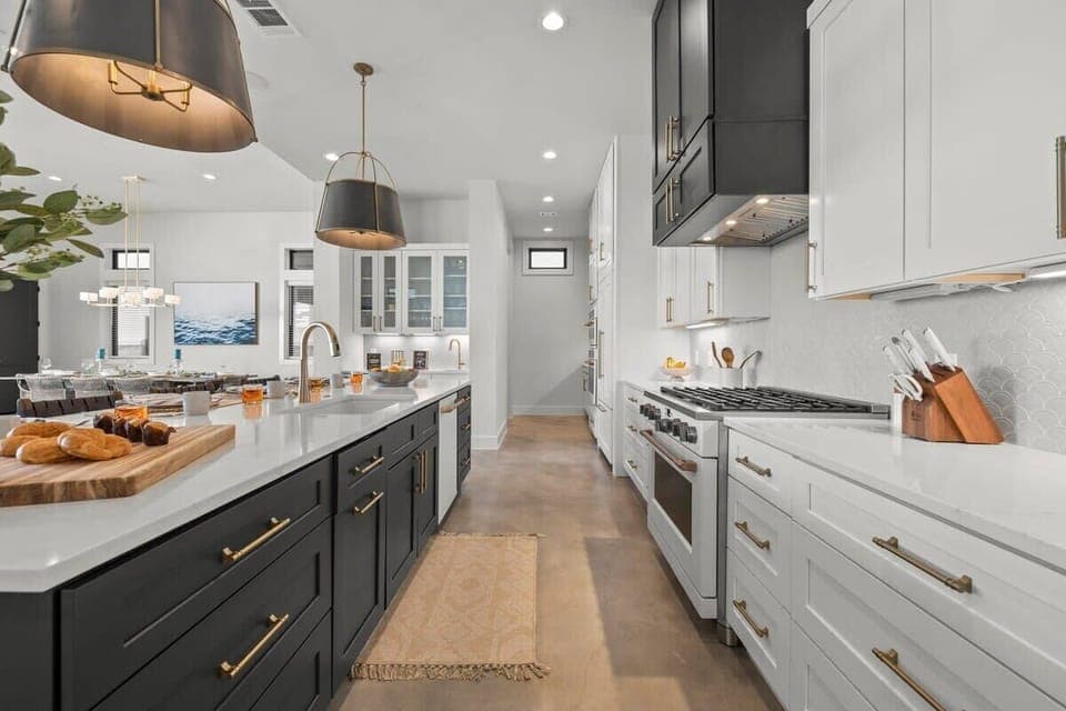 Modern Kitchen with Gas Stove Top and Duel Top and Bottom Ovens