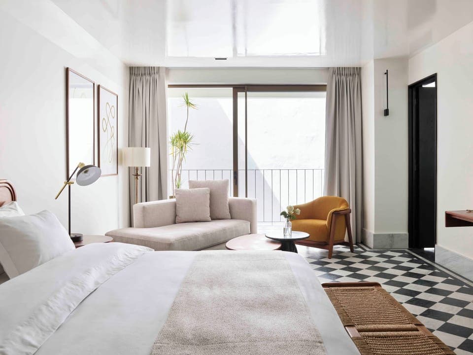 Premium Balcony King | Premium bedding, minibar, in-room safe, laptop workspace