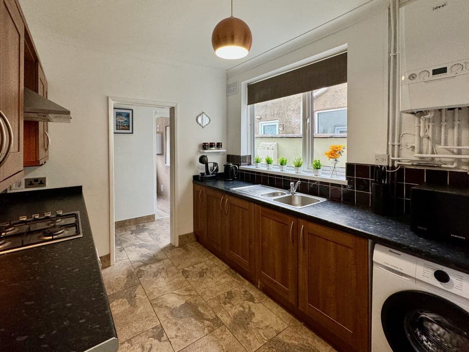 Family House | Private kitchen | Full-size fridge, microwave, oven, stovetop