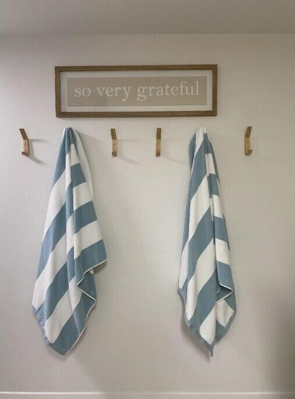 The condo includes 2 oversized beach towels for you to enjoy during your stay. 