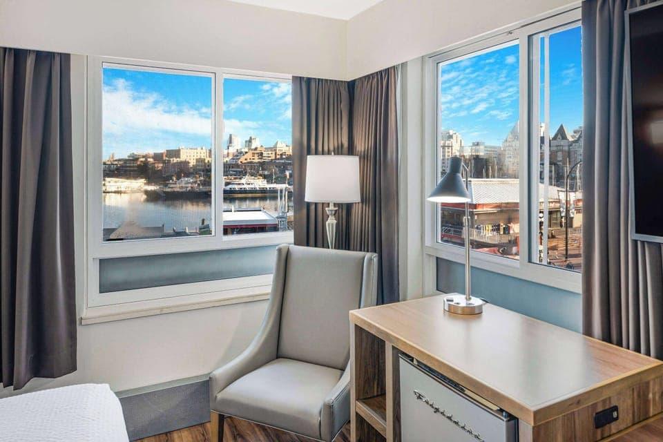 Standard Room, 1 King Bed, Harbor View | In-room safe, desk, laptop workspace, blackout drapes