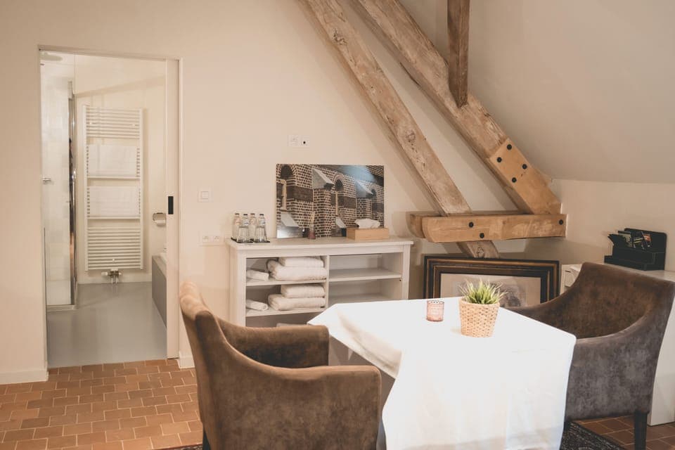 Deluxe Double Room | Free WiFi, bed sheets