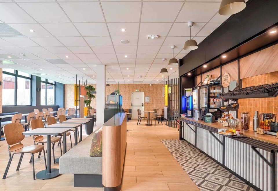 Daily buffet breakfast for a fee