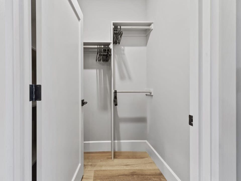 Penthouse 325 - Master Walk In Closet
