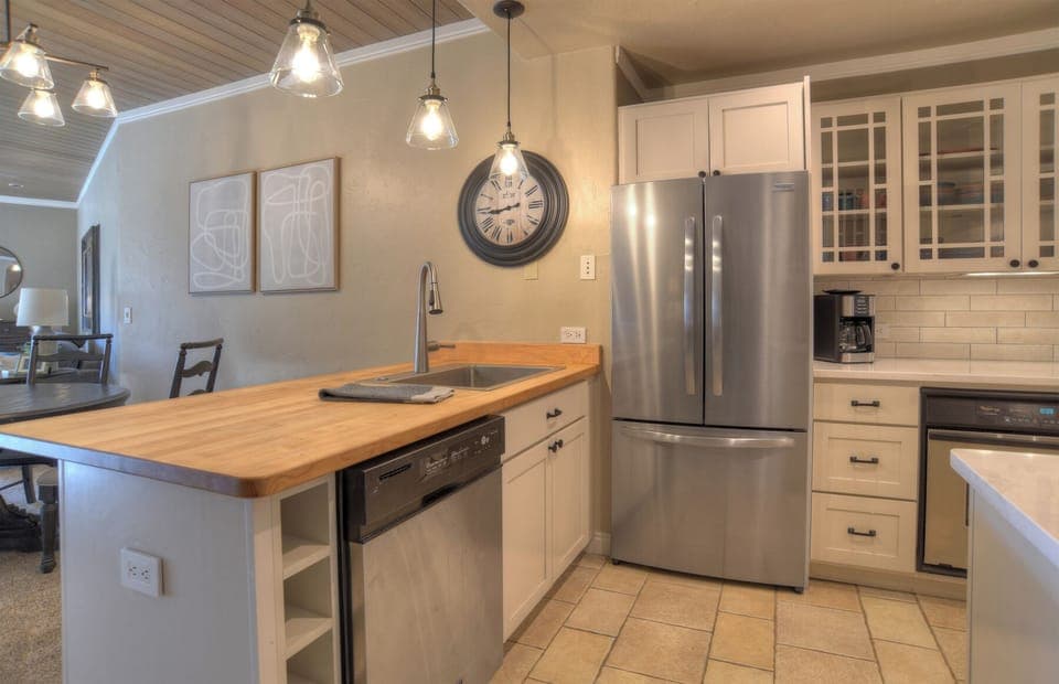 Kitchen and Bar