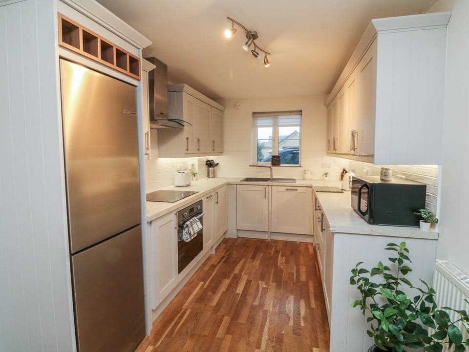 Dishwasher, electric kettle, toaster, cookware/dishes/utensils