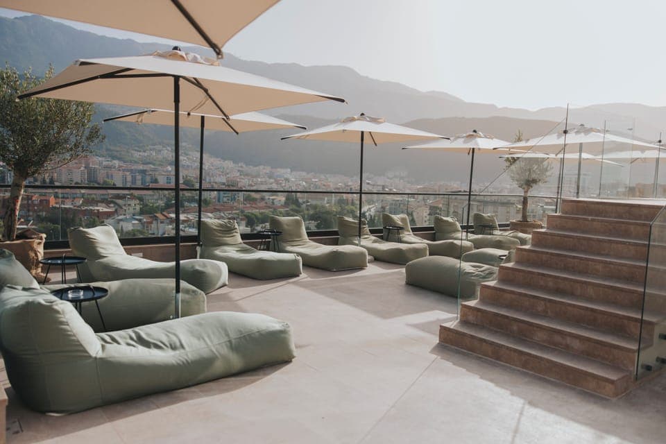 Seasonal outdoor pool, pool umbrellas, sun loungers