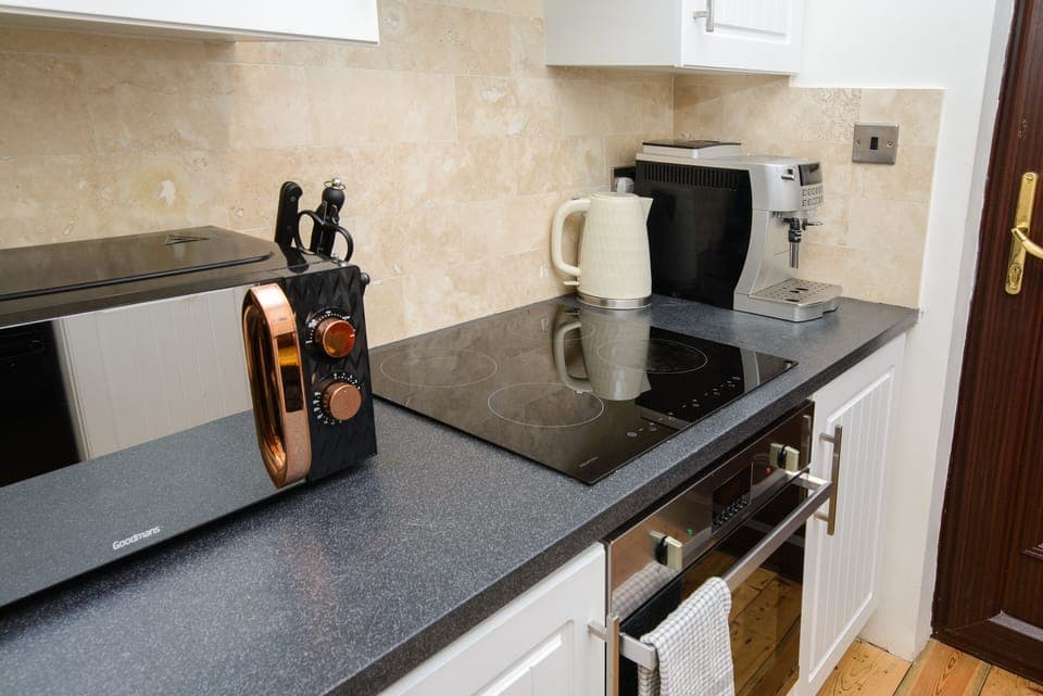 House | Private kitchen | Fridge, microwave, oven, stovetop