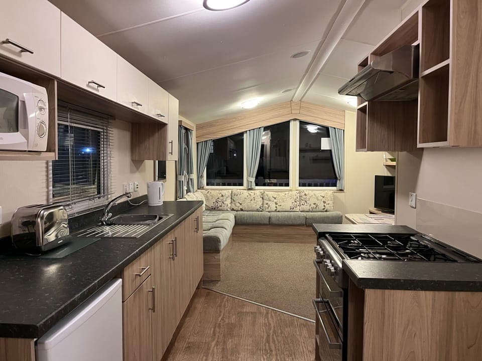 Chalet | Private kitchen | Fridge, microwave, oven, stovetop