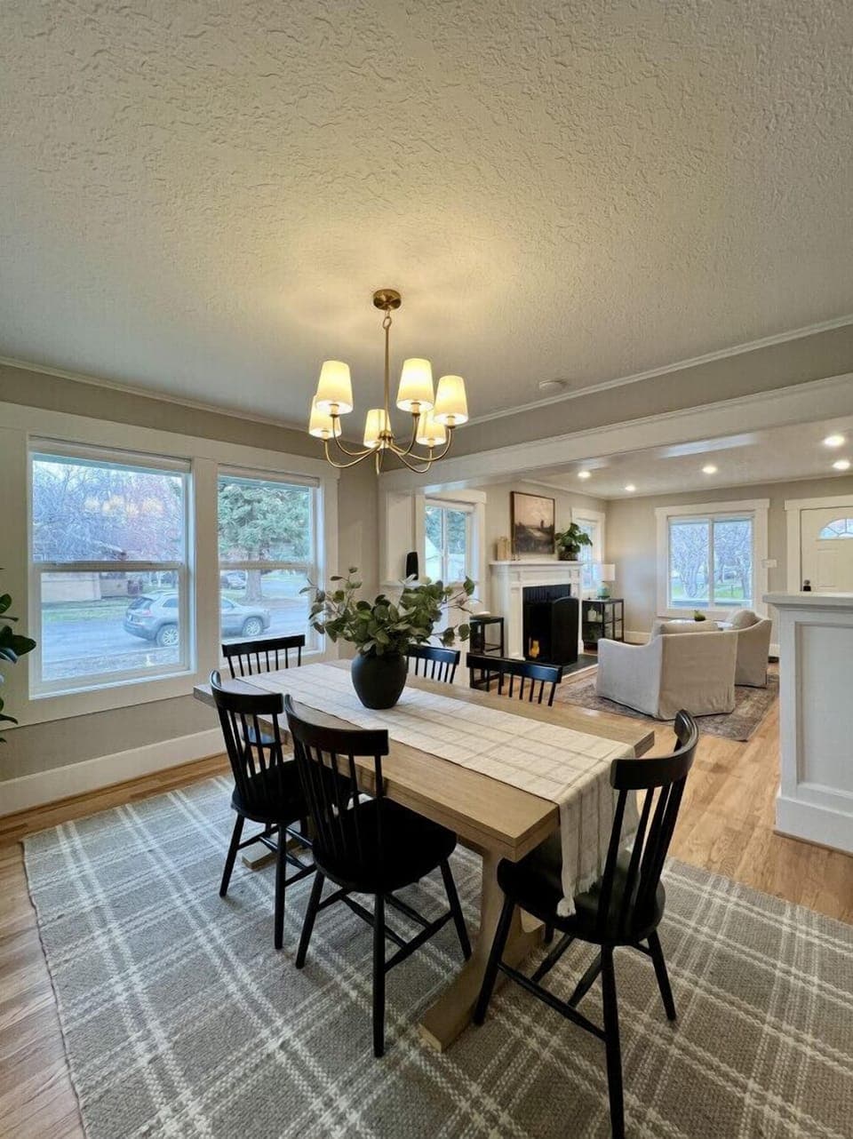 Dining room table with seating for 6