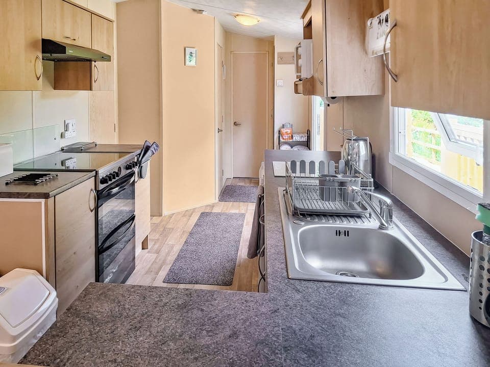 Well equipped kitchen with full size cooker | Glen Y Nant, New Radnor, near Presteigne