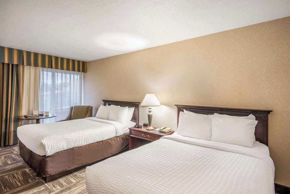 Suite, 1 King Bed with Sofa bed, Non Smoking | Desk, blackout drapes, iron/ironing board, free cribs/infant beds