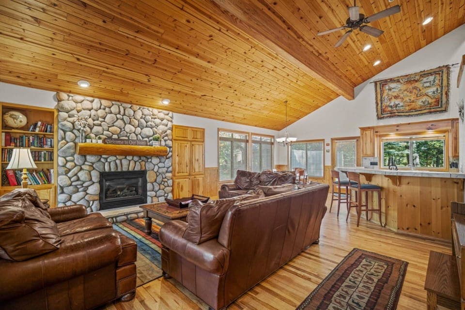 Warm, inviting lodge ambiance.