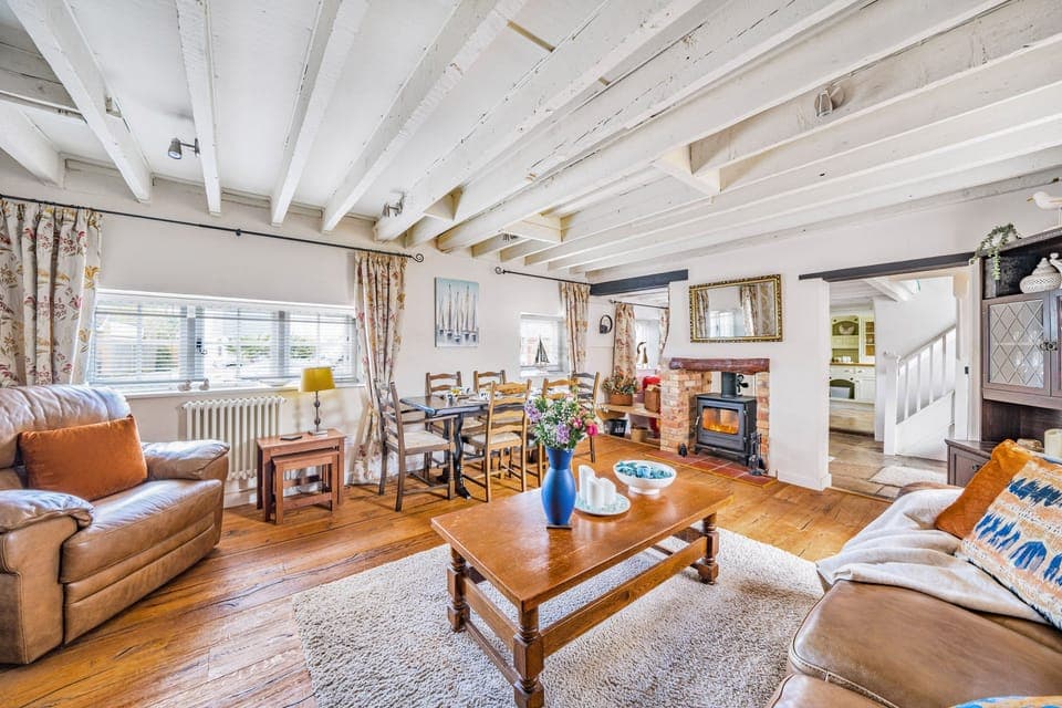 Fiddlers Green, Hamworthy, Poole: The open-plan layout creates a flexible and sociable holiday home