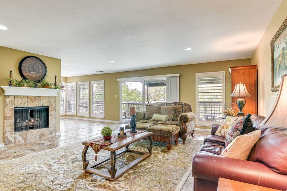 Houston Vacation Rental | 3BR | 2BA | 4,100 Sq Ft | Stairs Required