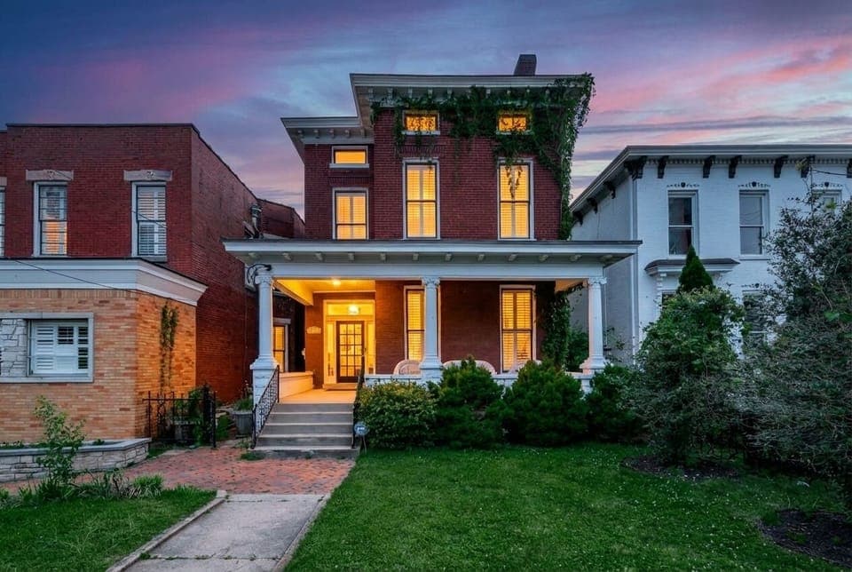 The Magnum! Large groups, Hot Tub, Game Room