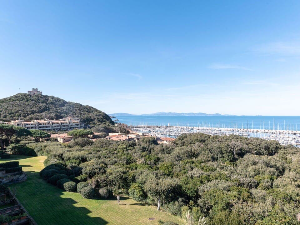 Sky, Daytime, Plant Community, Cloud, Water, Plant, Azure, Mountain, Natural Landscape, Tree