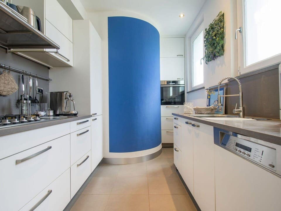 Countertop, Cabinetry, Property, Furniture, Kitchen, Kitchen Appliance, Interior Design, Building, Kitchen Stove, Wood