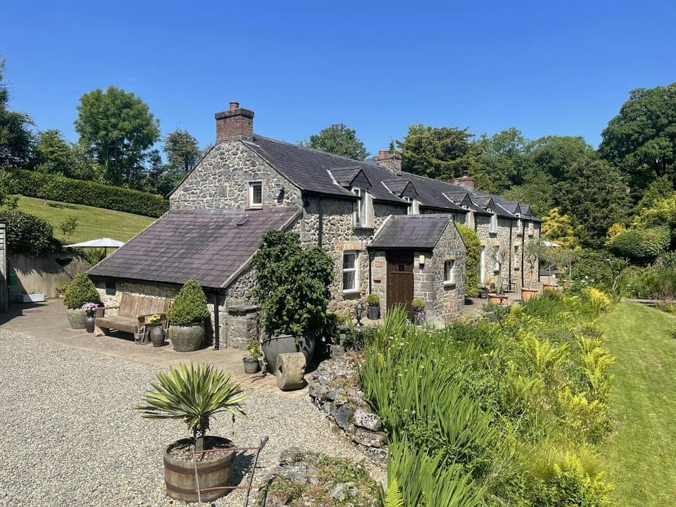 Exterior of Fiddlers Green Cottage, gardens, gravel area