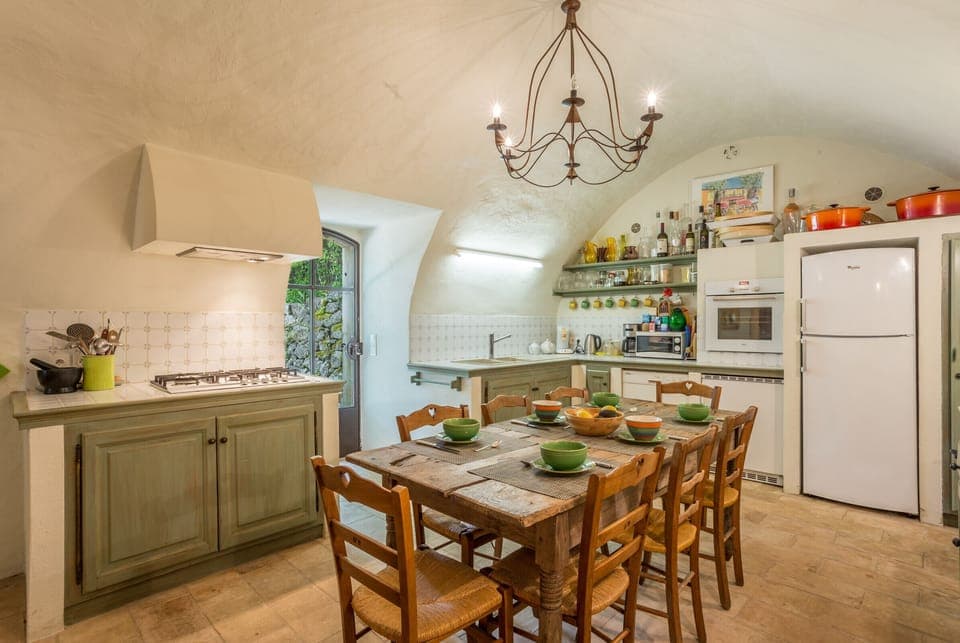 Well-being and serenity holidays at Ménerbes in the Luberon