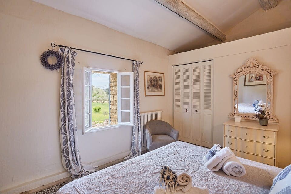 Beautiful house to rent with swimming pool in the heart of Provence 