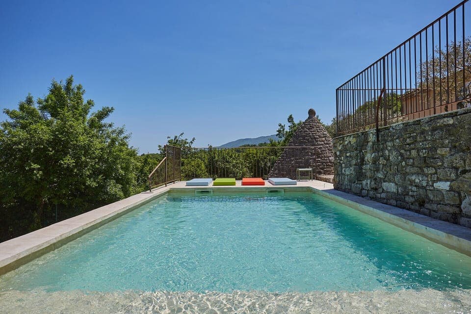 Exceptional panorama for this villa for rent in Provence