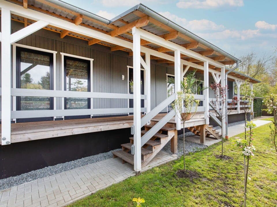 Property, Plant, Cloud, Wood, Building, Shade, Land Lot, Sky, Cottage, Siding