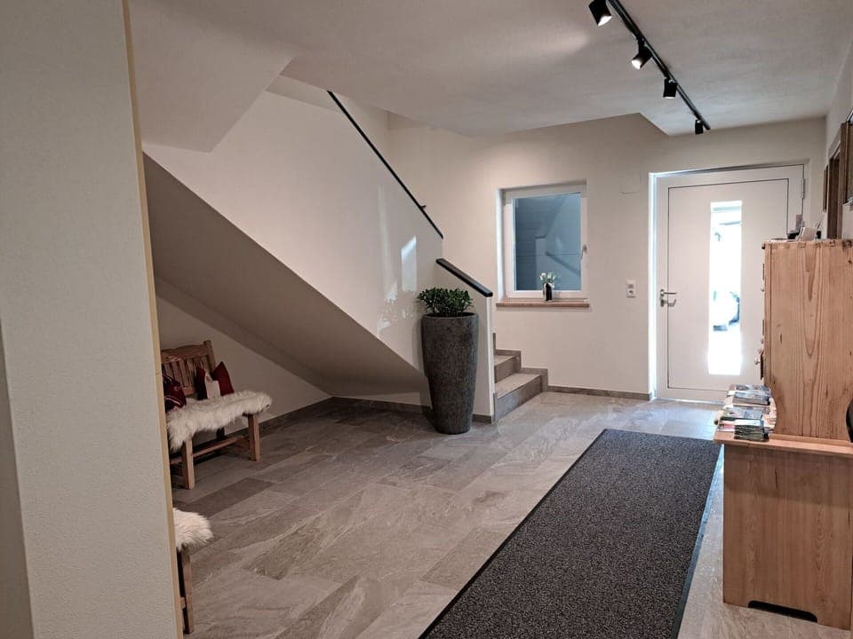 Plant, Property, Houseplant, Wood, Interior Design, Building, Picture Frame, Flooring, Floor, Wall