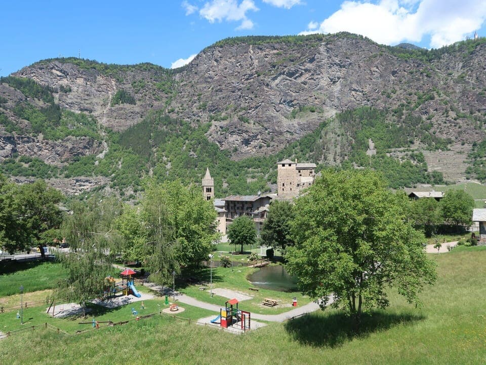 Plant, Sky, Cloud, Mountain, Natural Landscape, Tree, Land Lot, Building, Grassland, Landscape
