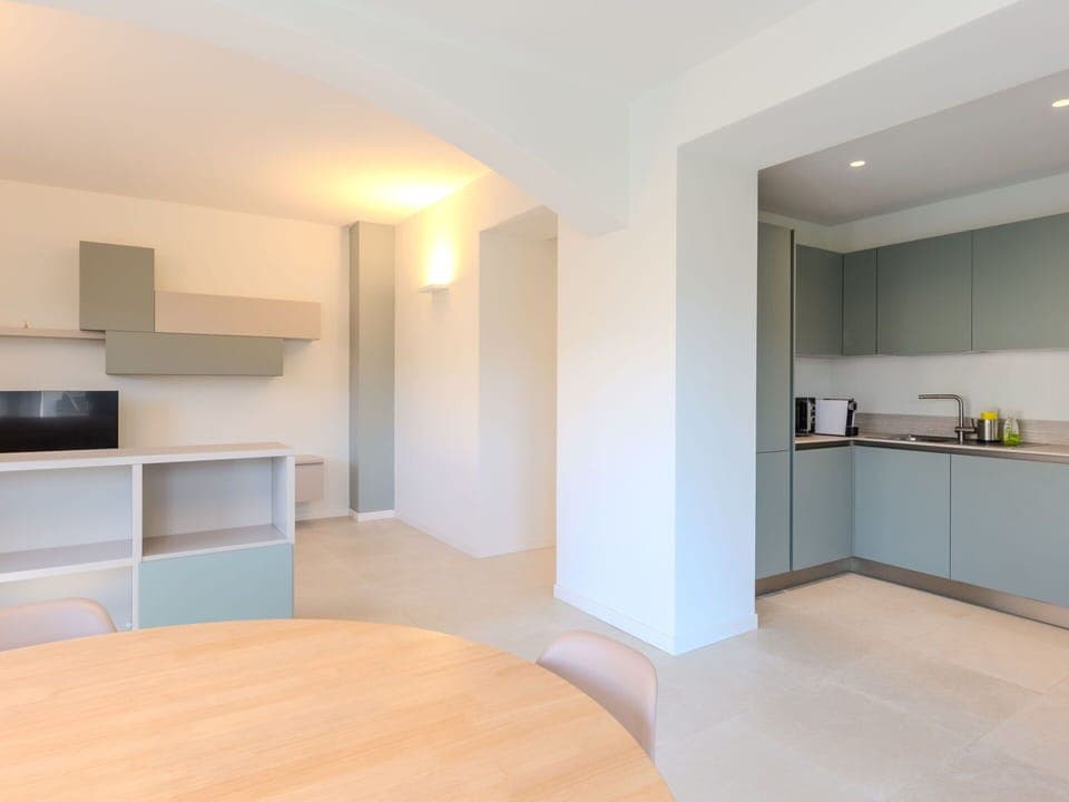 Plant, Building, Sky, Window, House, Vegetation, Tree, Biome, Neighbourhood